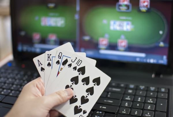 Layar keamanan dan pengaturan akun di aplikasi taruhan bola